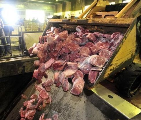 云南查處食品黑窩點(diǎn)，12噸“三無”肉制品被銷毀，兩人被拘留